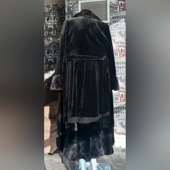 Black diamond Mink coat. - Picture 4 of 12